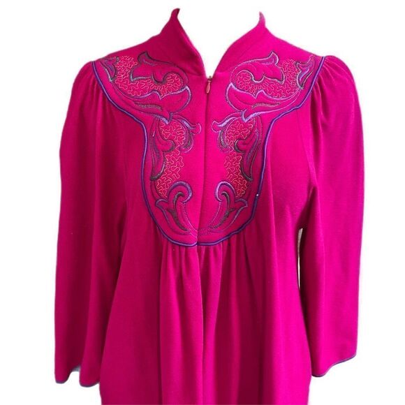Vintage Vanity Fair Bright Fushia Embroidered Fleece House Coat Maxi Robe Small - Picture 2 of 9